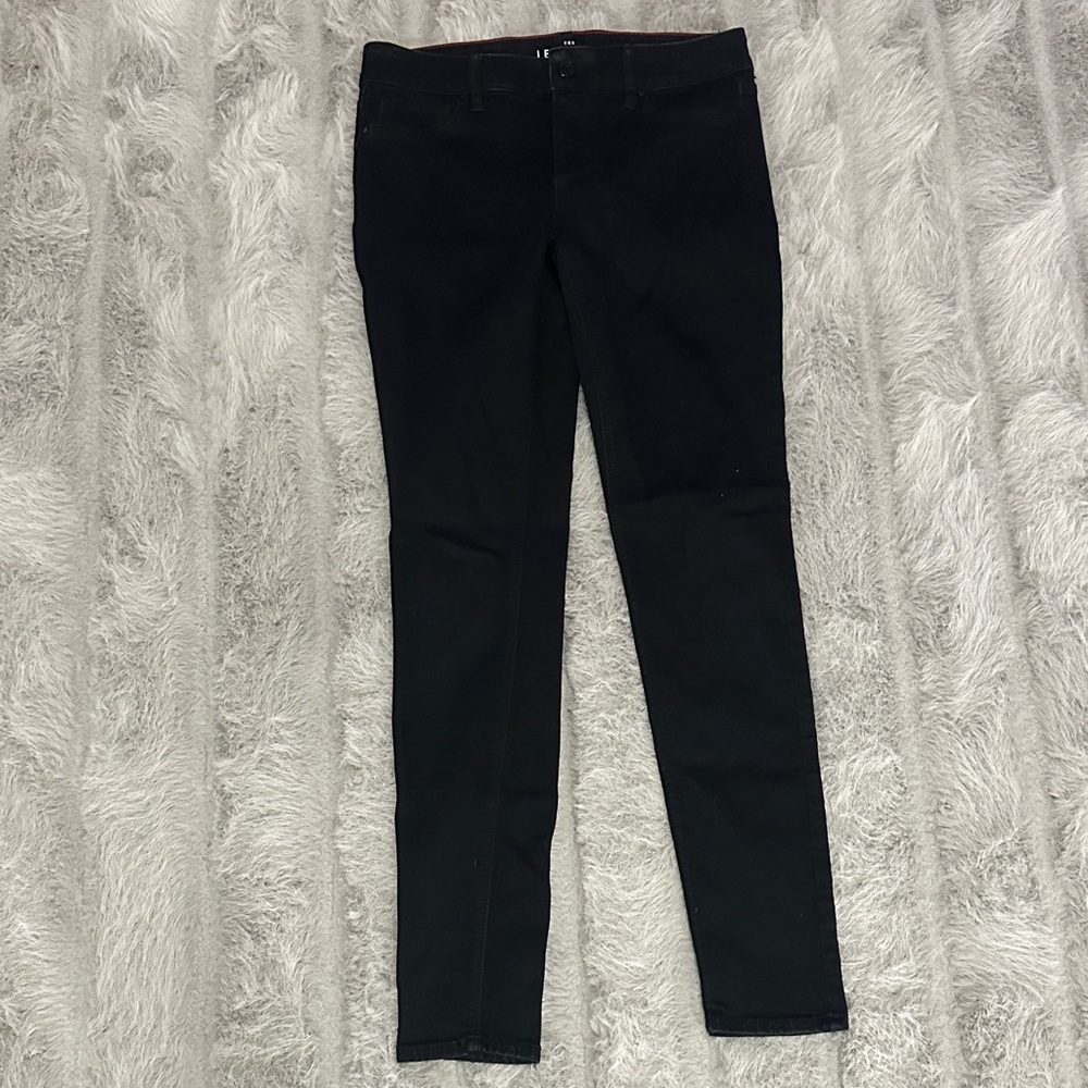 Sleek Black Women's Skinny Jeans